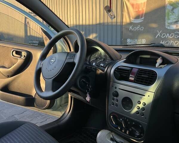 Зеленый Опель Корса, объемом двигателя 1.2 л и пробегом 143 тыс. км за 3900 $, фото 3 на Automoto.ua