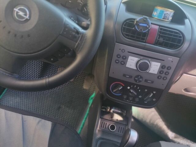 Зеленый Опель Корса, объемом двигателя 1.2 л и пробегом 232 тыс. км за 3400 $, фото 2 на Automoto.ua