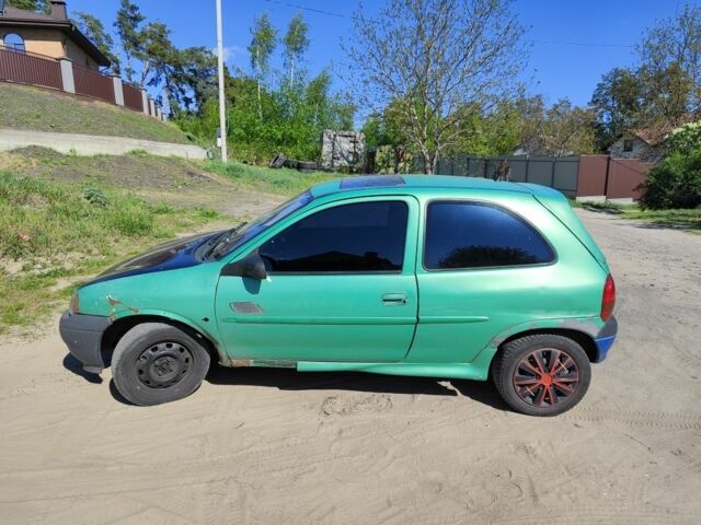 Зеленый Опель Корса, объемом двигателя 1 л и пробегом 289 тыс. км за 700 $, фото 1 на Automoto.ua