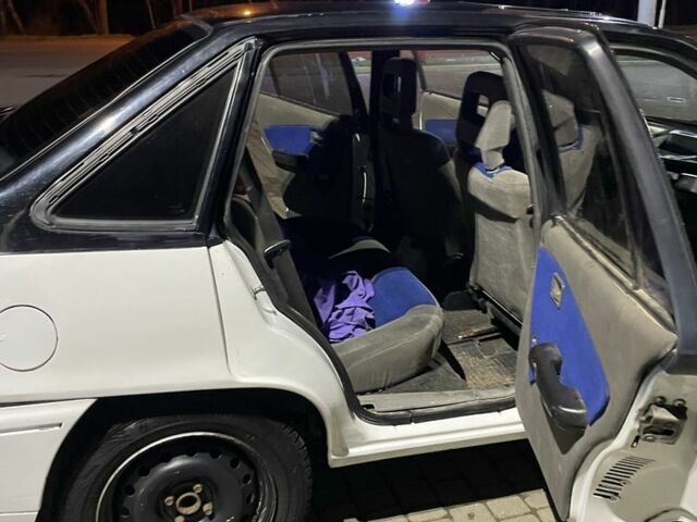 Білий Опель Інша, об'ємом двигуна 2 л та пробігом 251 тис. км за 593 $, фото 4 на Automoto.ua