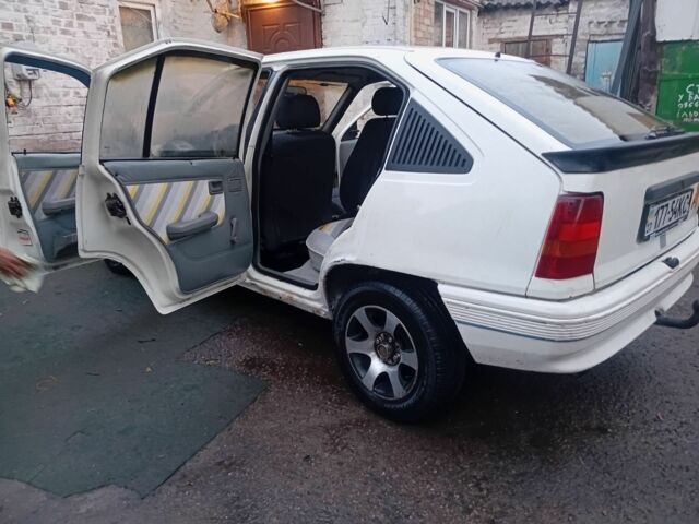 Білий Опель Інша, об'ємом двигуна 1.3 л та пробігом 2 тис. км за 835 $, фото 5 на Automoto.ua