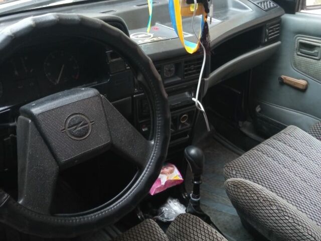 Белый Опель Другая, объемом двигателя 7 л и пробегом 100 тыс. км за 800 $, фото 6 на Automoto.ua