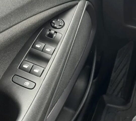 Білий Опель Інша, об'ємом двигуна 1.2 л та пробігом 31 тис. км за 16990 $, фото 6 на Automoto.ua