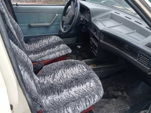 Бежевий Опель Інша, об'ємом двигуна 1.7 л та пробігом 240 тис. км за 650 $, фото 4 на Automoto.ua