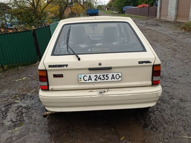 Бежевий Опель Інша, об'ємом двигуна 1.7 л та пробігом 240 тис. км за 650 $, фото 2 на Automoto.ua