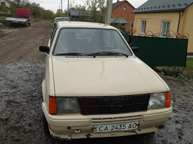 Бежевий Опель Інша, об'ємом двигуна 1.7 л та пробігом 240 тис. км за 650 $, фото 1 на Automoto.ua