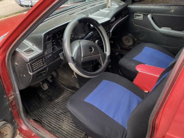 Червоний Опель Інша, об'ємом двигуна 1.6 л та пробігом 115 тис. км за 1300 $, фото 4 на Automoto.ua