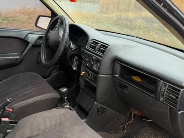 Червоний Опель Інша, об'ємом двигуна 1.6 л та пробігом 400 тис. км за 1475 $, фото 5 на Automoto.ua