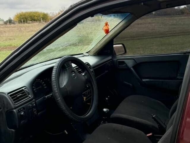 Червоний Опель Інша, об'ємом двигуна 1.6 л та пробігом 400 тис. км за 1475 $, фото 4 на Automoto.ua