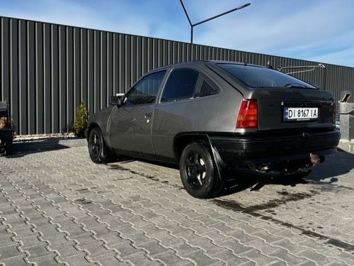 Серый Опель Другая, объемом двигателя 1.3 л и пробегом 300 тыс. км за 900 $, фото 2 на Automoto.ua