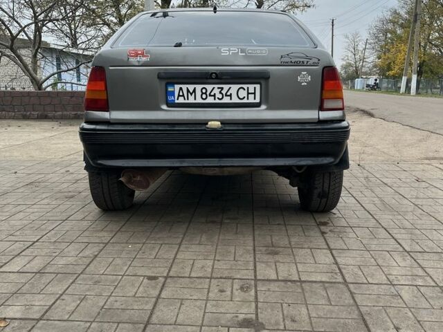Серый Опель Другая, объемом двигателя 1.3 л и пробегом 400 тыс. км за 1000 $, фото 2 на Automoto.ua