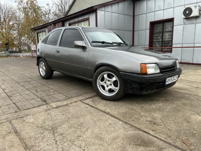 Серый Опель Другая, объемом двигателя 1.3 л и пробегом 400 тыс. км за 1000 $, фото 1 на Automoto.ua