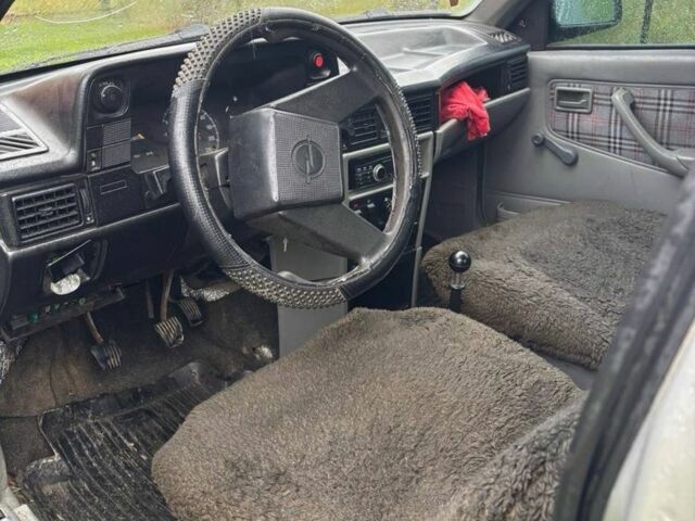 Сірий Опель Інша, об'ємом двигуна 1.3 л та пробігом 200 тис. км за 699 $, фото 4 на Automoto.ua