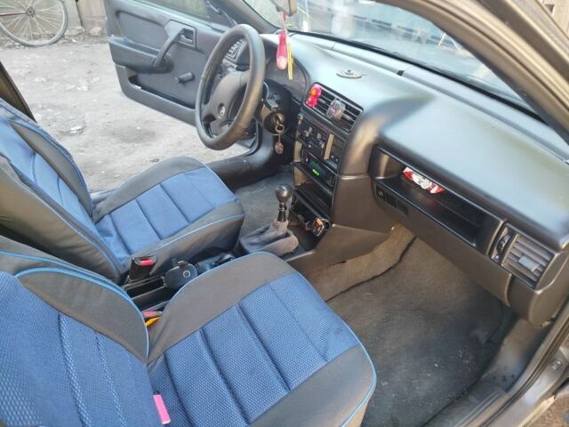 Сірий Опель Інша, об'ємом двигуна 1.6 л та пробігом 120 тис. км за 1189 $, фото 6 на Automoto.ua