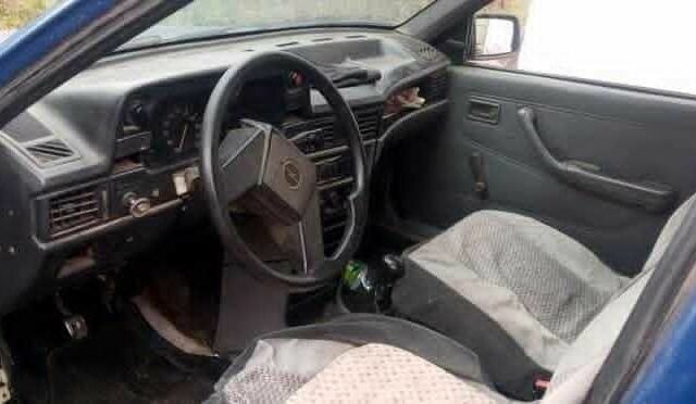 Синий Опель Другая, объемом двигателя 0 л и пробегом 350 тыс. км за 476 $, фото 2 на Automoto.ua