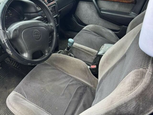 Зеленый Опель Другая, объемом двигателя 1.7 л и пробегом 330 тыс. км за 1306 $, фото 6 на Automoto.ua