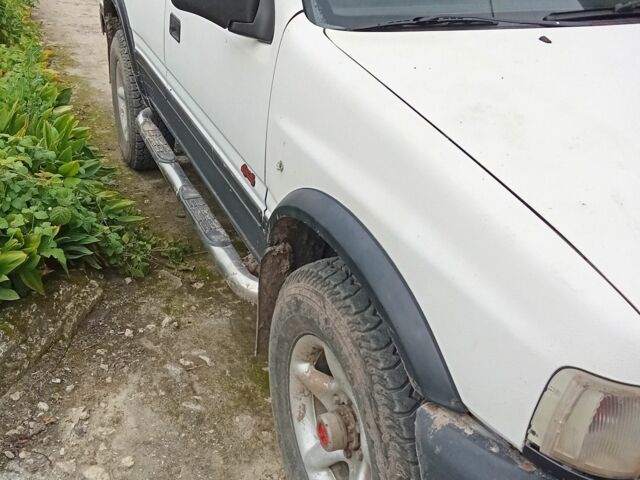 Белый Опель Фронтера, объемом двигателя 0 л и пробегом 250 тыс. км за 4700 $, фото 2 на Automoto.ua