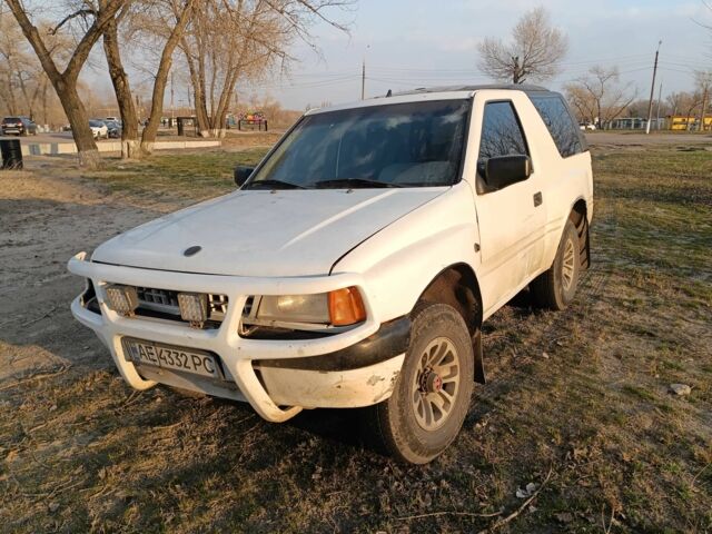 Білий Опель Фронтера, об'ємом двигуна 2 л та пробігом 250 тис. км за 3500 $, фото 4 на Automoto.ua