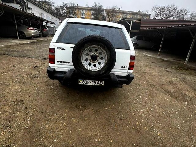Білий Опель Фронтера, об'ємом двигуна 2.4 л та пробігом 100 тис. км за 2500 $, фото 2 на Automoto.ua