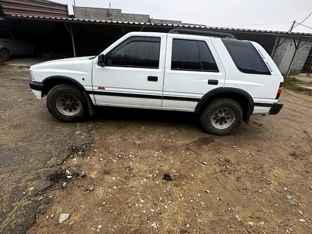 Білий Опель Фронтера, об'ємом двигуна 2.4 л та пробігом 100 тис. км за 2500 $, фото 6 на Automoto.ua