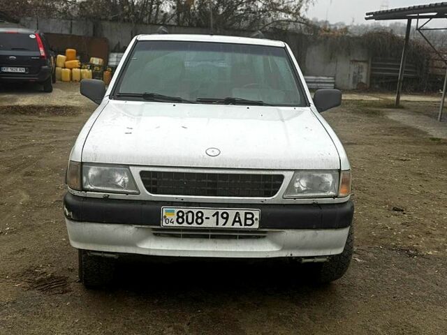Білий Опель Фронтера, об'ємом двигуна 2.4 л та пробігом 100 тис. км за 2500 $, фото 3 на Automoto.ua