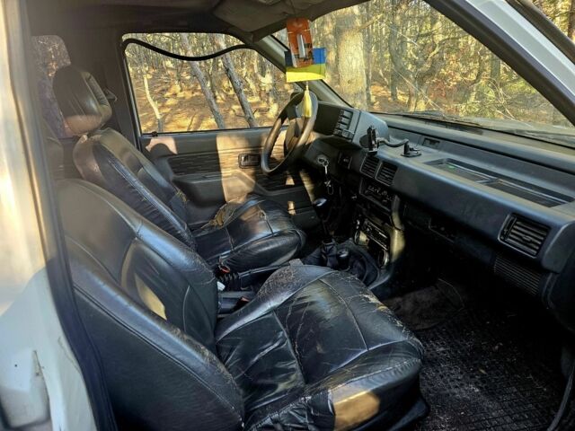 Белый Опель Фронтера, объемом двигателя 2.3 л и пробегом 250 тыс. км за 2143 $, фото 6 на Automoto.ua