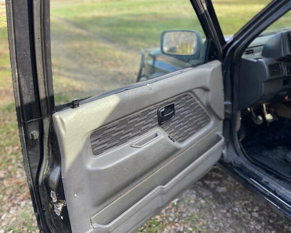 Черный Опель Фронтера, объемом двигателя 2.3 л и пробегом 287 тыс. км за 2750 $, фото 10 на Automoto.ua