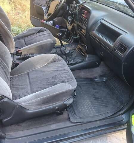 Черный Опель Фронтера, объемом двигателя 2.4 л и пробегом 319 тыс. км за 4300 $, фото 6 на Automoto.ua