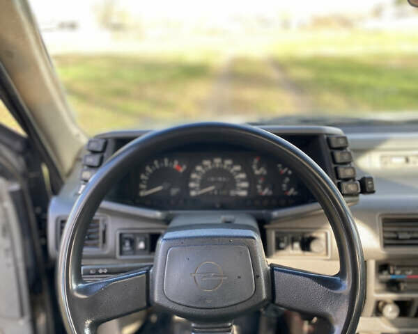 Черный Опель Фронтера, объемом двигателя 2.3 л и пробегом 287 тыс. км за 2750 $, фото 14 на Automoto.ua