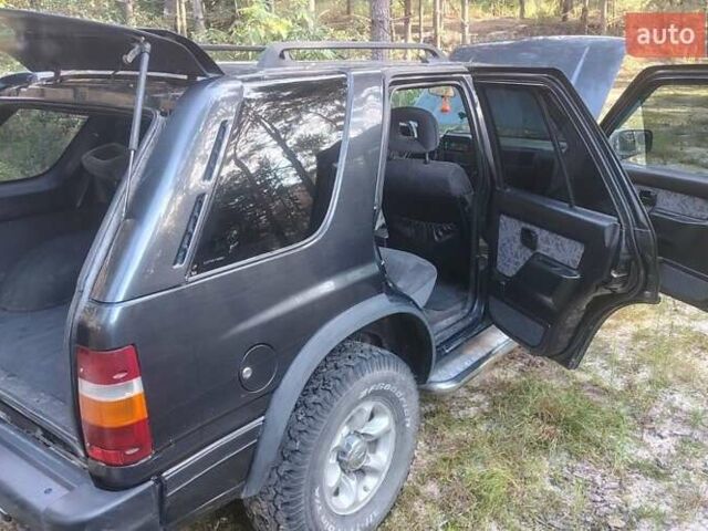 Черный Опель Фронтера, объемом двигателя 2.4 л и пробегом 319 тыс. км за 4300 $, фото 5 на Automoto.ua