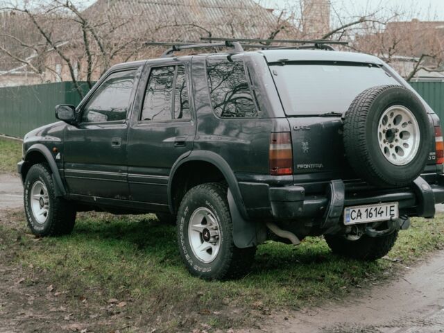 Черный Опель Фронтера, объемом двигателя 2.3 л и пробегом 505 тыс. км за 3700 $, фото 3 на Automoto.ua