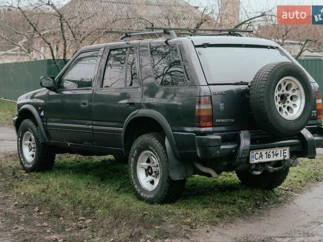 Черный Опель Фронтера, объемом двигателя 2.3 л и пробегом 505 тыс. км за 3700 $, фото 4 на Automoto.ua