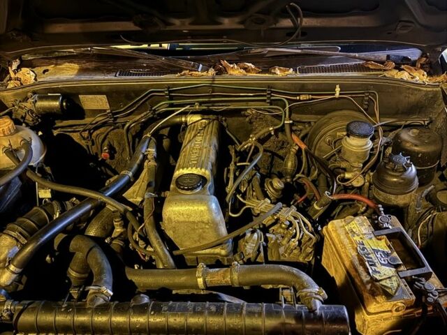 Черный Опель Фронтера, объемом двигателя 2.3 л и пробегом 300 тыс. км за 2600 $, фото 6 на Automoto.ua