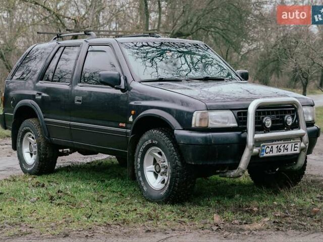 Черный Опель Фронтера, объемом двигателя 2.3 л и пробегом 505 тыс. км за 3700 $, фото 2 на Automoto.ua