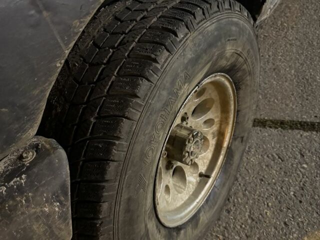 Черный Опель Фронтера, объемом двигателя 2.3 л и пробегом 300 тыс. км за 2600 $, фото 5 на Automoto.ua