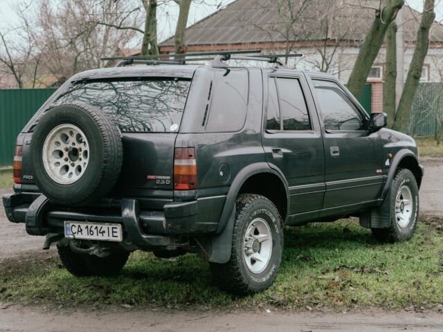 Черный Опель Фронтера, объемом двигателя 2.3 л и пробегом 505 тыс. км за 3700 $, фото 2 на Automoto.ua