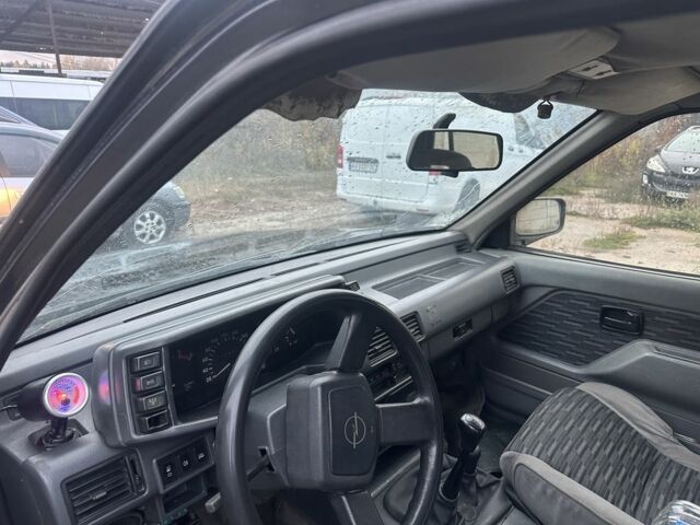 Чорний Опель Фронтера, об'ємом двигуна 0 л та пробігом 200 тис. км за 1650 $, фото 2 на Automoto.ua