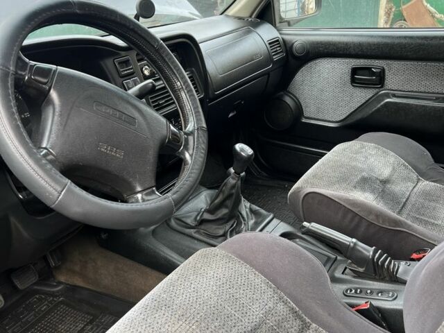 Чорний Опель Фронтера, об'ємом двигуна 2.5 л та пробігом 260 тис. км за 3500 $, фото 4 на Automoto.ua