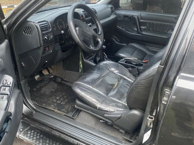 Черный Опель Фронтера, объемом двигателя 2.2 л и пробегом 300 тыс. км за 4100 $, фото 6 на Automoto.ua