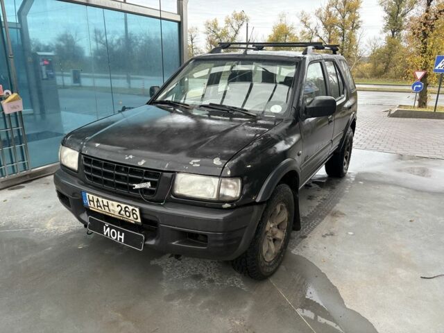 Черный Опель Фронтера, объемом двигателя 2.2 л и пробегом 358 тыс. км за 2500 $, фото 5 на Automoto.ua