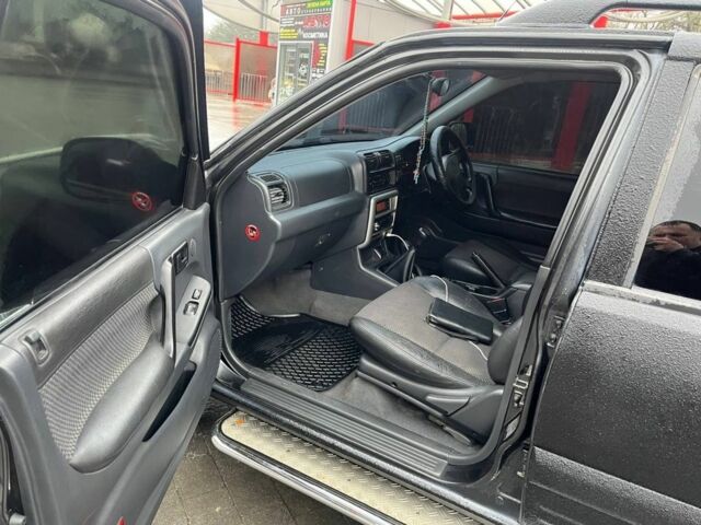 Черный Опель Фронтера, объемом двигателя 0 л и пробегом 300 тыс. км за 3300 $, фото 4 на Automoto.ua