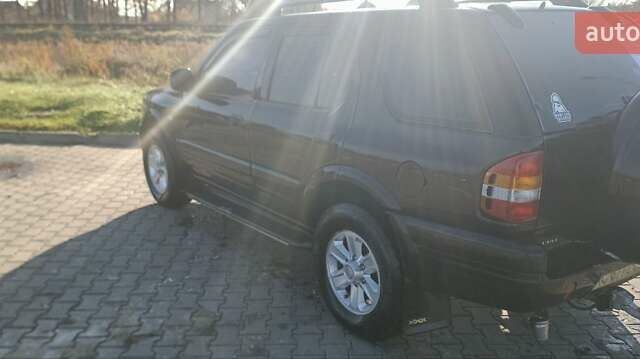 Черный Опель Фронтера, объемом двигателя 2.17 л и пробегом 335 тыс. км за 4800 $, фото 2 на Automoto.ua