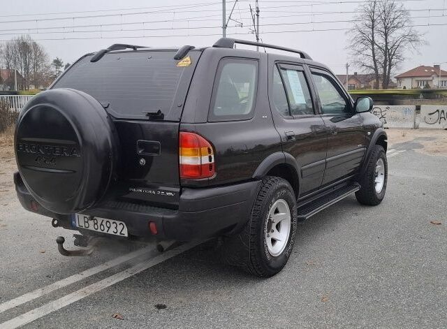 Чорний Опель Фронтера, об'ємом двигуна 2.2 л та пробігом 290 тис. км за 2100 $, фото 2 на Automoto.ua