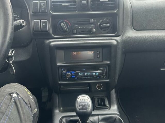 Черный Опель Фронтера, объемом двигателя 2.2 л и пробегом 280 тыс. км за 2750 $, фото 4 на Automoto.ua