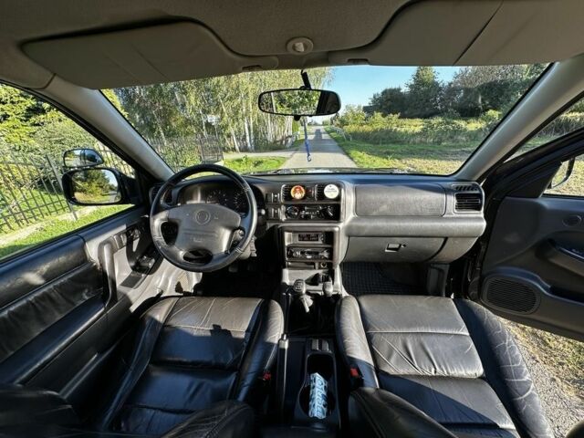 Черный Опель Фронтера, объемом двигателя 2.2 л и пробегом 278 тыс. км за 2200 $, фото 4 на Automoto.ua