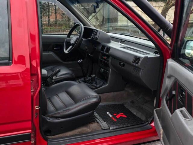 Красный Опель Фронтера, объемом двигателя 2.3 л и пробегом 198 тыс. км за 4299 $, фото 2 на Automoto.ua