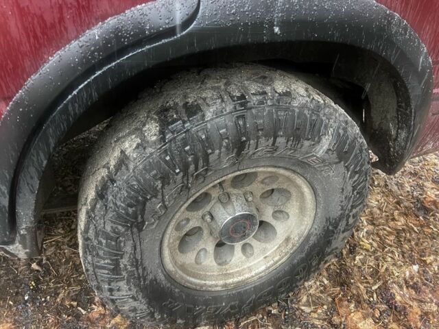 Красный Опель Фронтера, объемом двигателя 2.3 л и пробегом 285 тыс. км за 1150 $, фото 9 на Automoto.ua