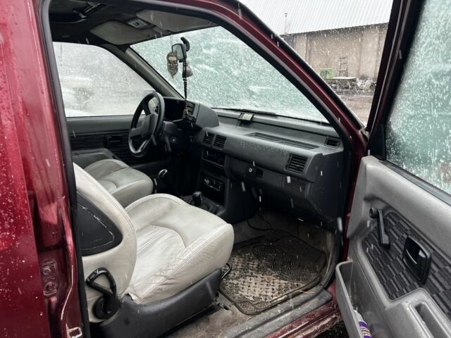 Красный Опель Фронтера, объемом двигателя 2.3 л и пробегом 285 тыс. км за 1150 $, фото 5 на Automoto.ua