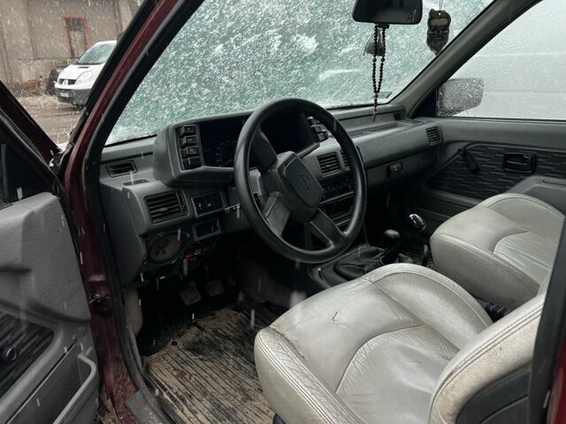 Красный Опель Фронтера, объемом двигателя 2.3 л и пробегом 285 тыс. км за 1150 $, фото 6 на Automoto.ua