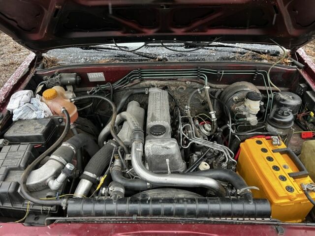 Красный Опель Фронтера, объемом двигателя 2.3 л и пробегом 285 тыс. км за 1150 $, фото 10 на Automoto.ua